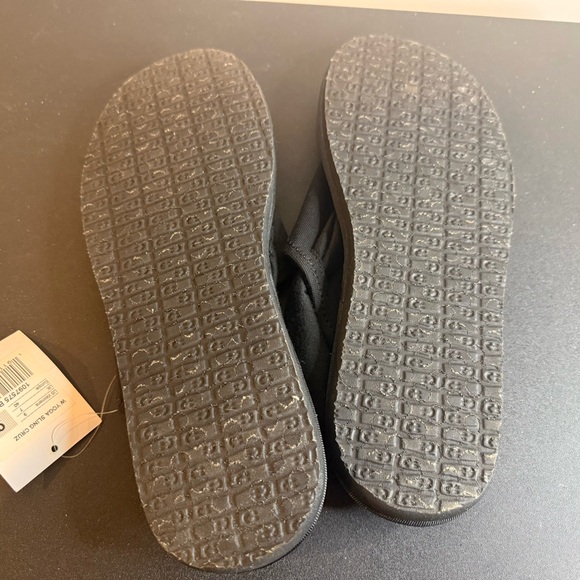 Sanuk Black Yoga Mat Slip-Ons size 9 - Picture 4 of 4
